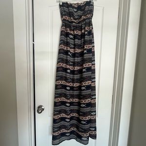 Maxi dress with side slit